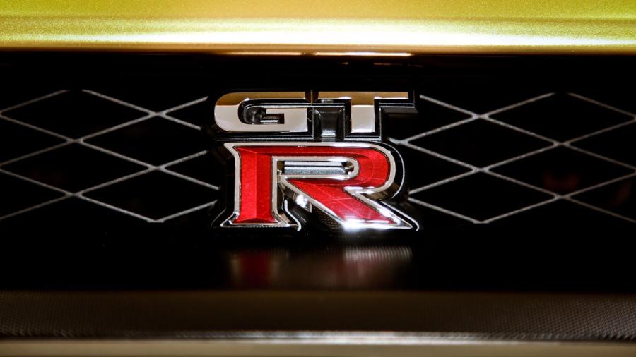  Nissan GT-R Gold by Usain Bolt 2012 года  (фото 6 из 12)